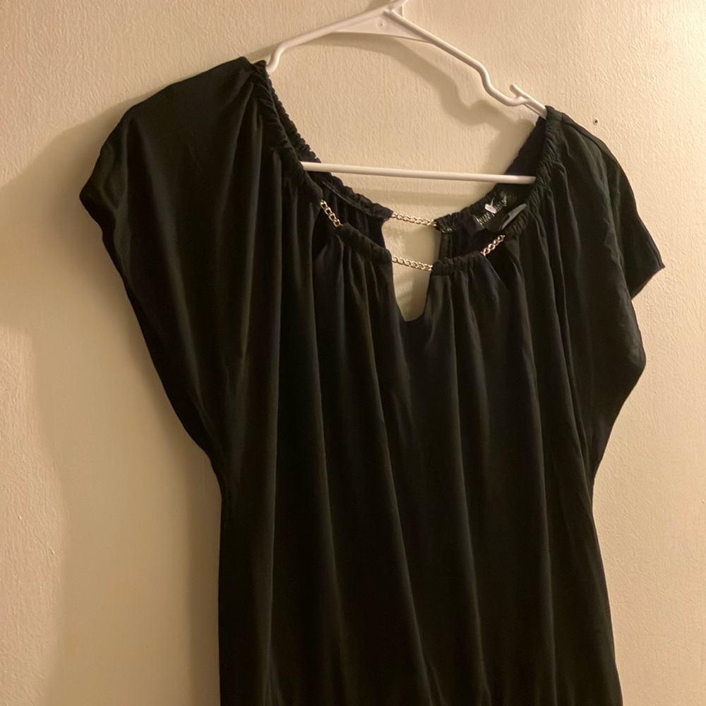 Super sexy black top from White House Black Market…slimming waist. So hot 🔥